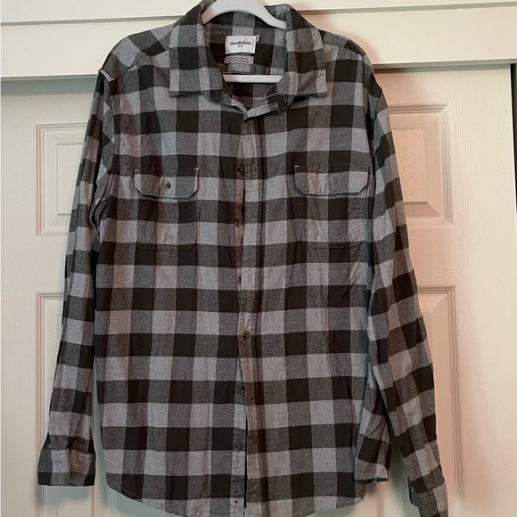 Men’s black & white checkered flannel - Picture 2 of 8